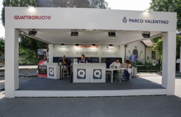 Auto Esposte 24 - Salone Auto Torino Parco Valentino