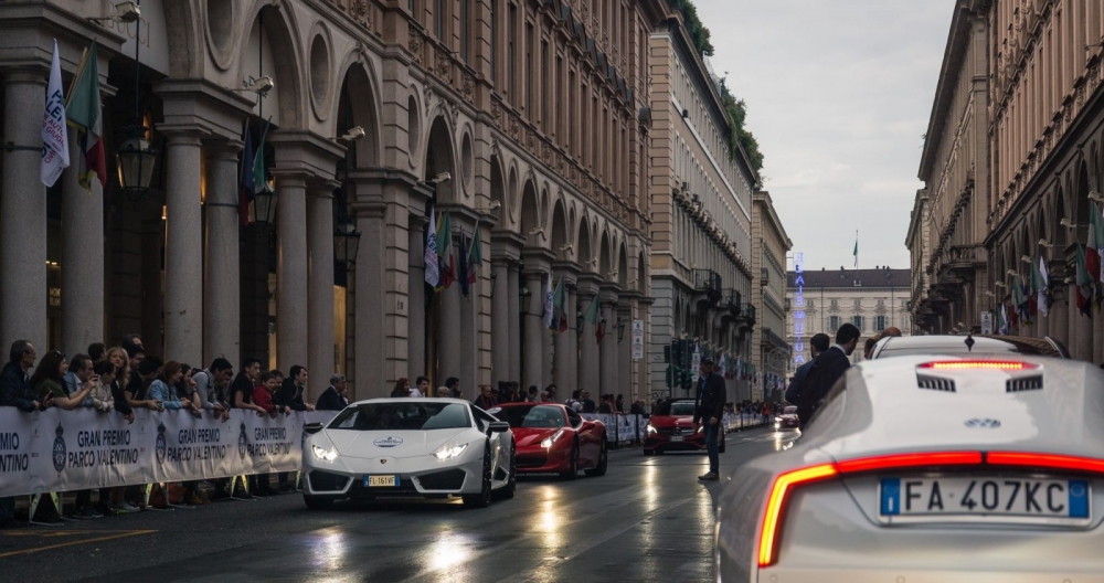 Formula 1 parades in the city center 90